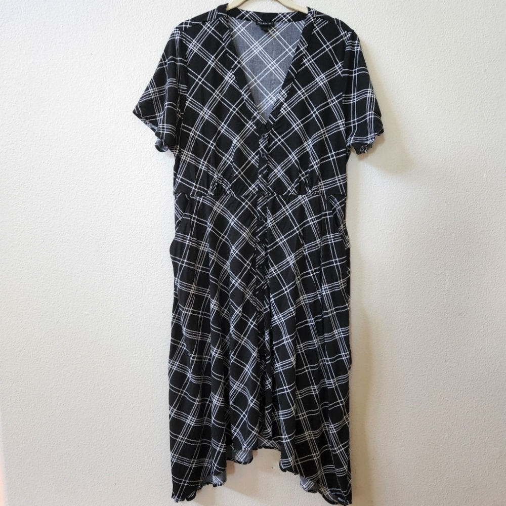 Torrid Window Pane Plaid Dress in Black and White, Short Sleeve Sharkbite Hem